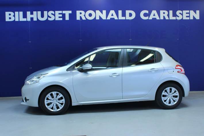 Sølv Peugeot 208 fra 2015