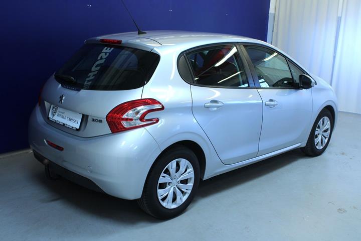 Sølv Peugeot 208 fra 2015