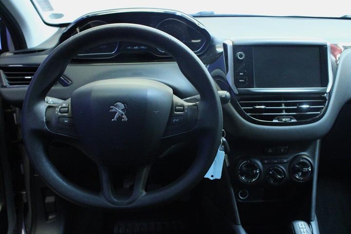 Sølv Peugeot 208 fra 2015