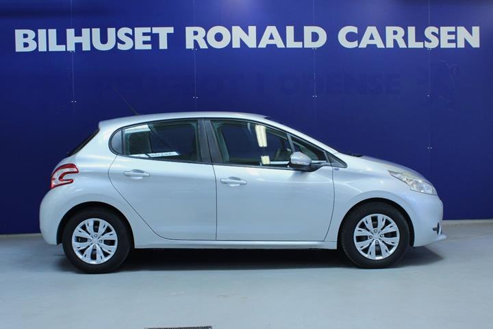 Sølv Peugeot 208 fra 2015