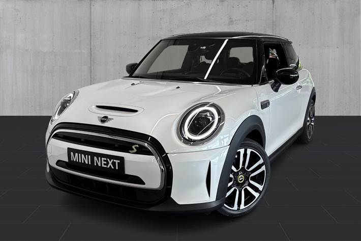 Hvid Mini Cooper SE fra 2022 set udefra