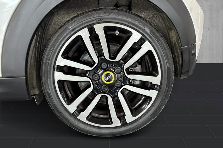 Hvid Mini Cooper SE fra 2022