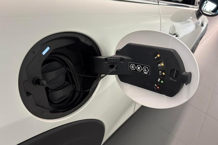 Hvid Mini Cooper SE fra 2022