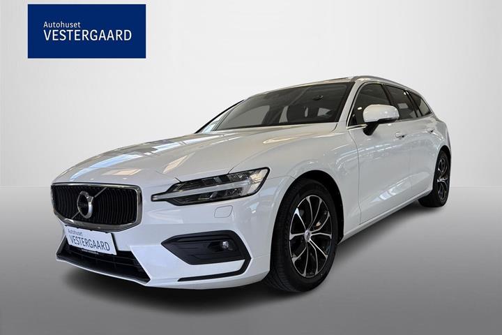 Hvid Volvo V60 fra 2020 set udefra