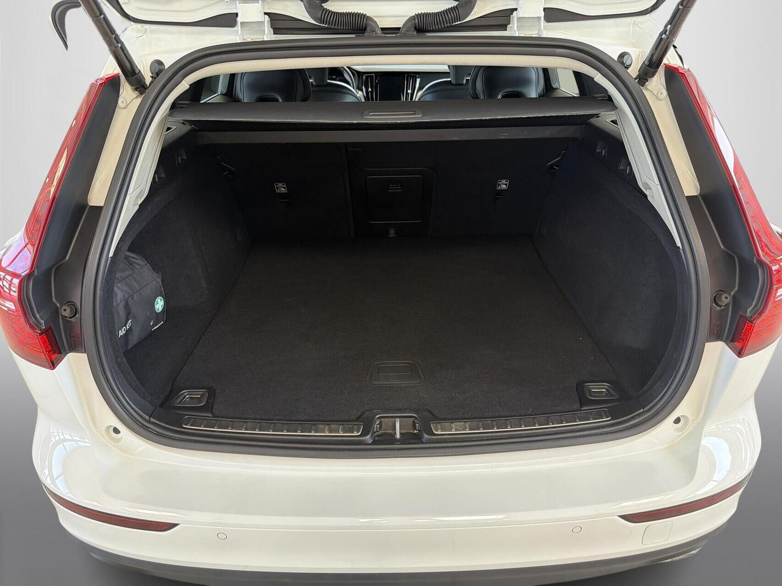 Hvid Volvo V60 fra 2020