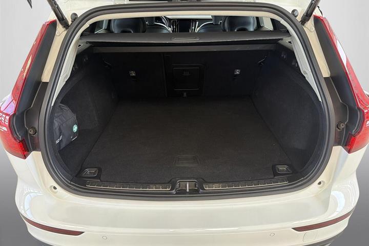 Hvid Volvo V60 fra 2020