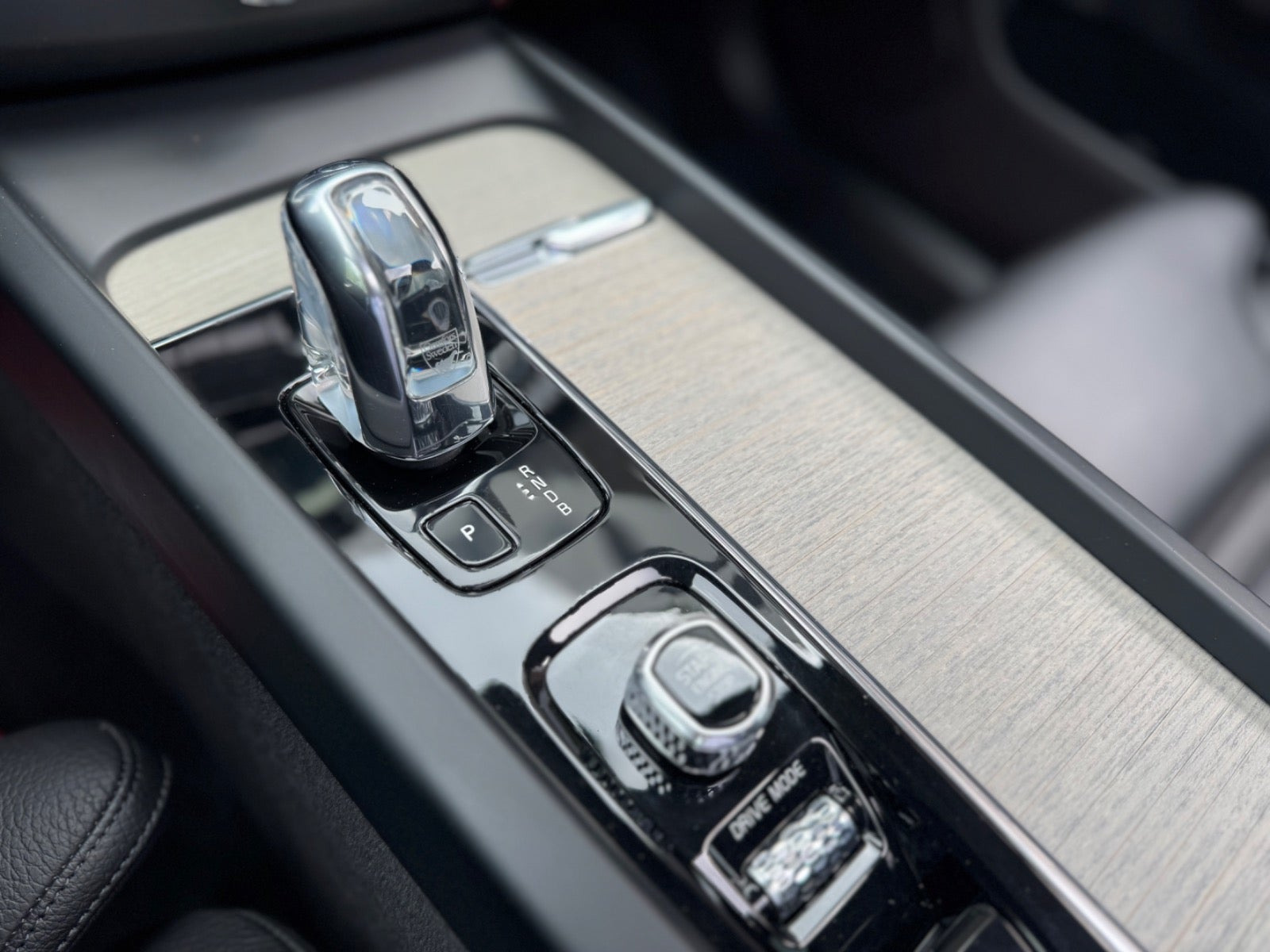 Grå Volvo XC60 fra 2018