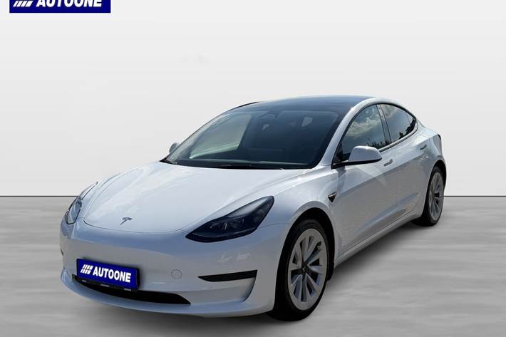 Hvid Tesla Model 3 fra 2022