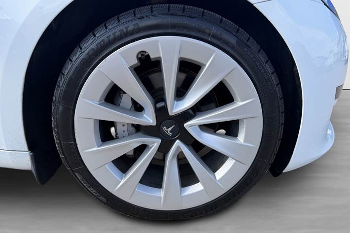 Hvid Tesla Model 3 fra 2022
