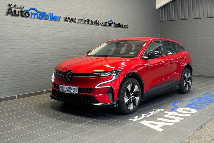 Rød Renault Megane E-Tech fra 2023