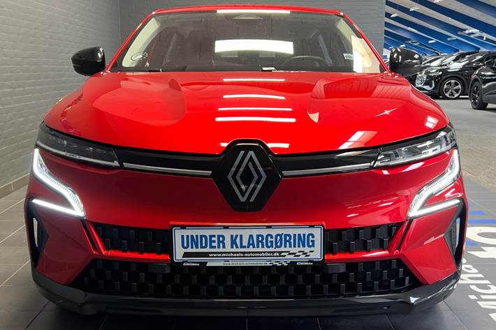 Rød Renault Megane E-Tech fra 2023