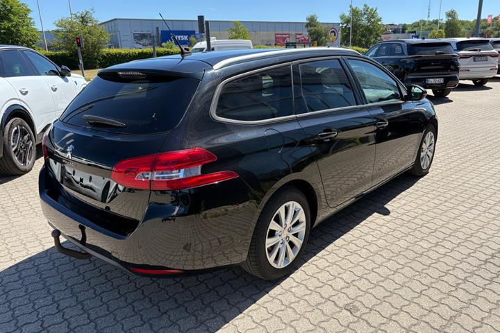 Sort Peugeot 308 fra 2016