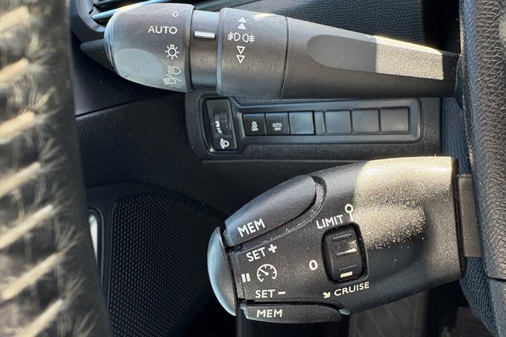 Sort Peugeot 308 fra 2016