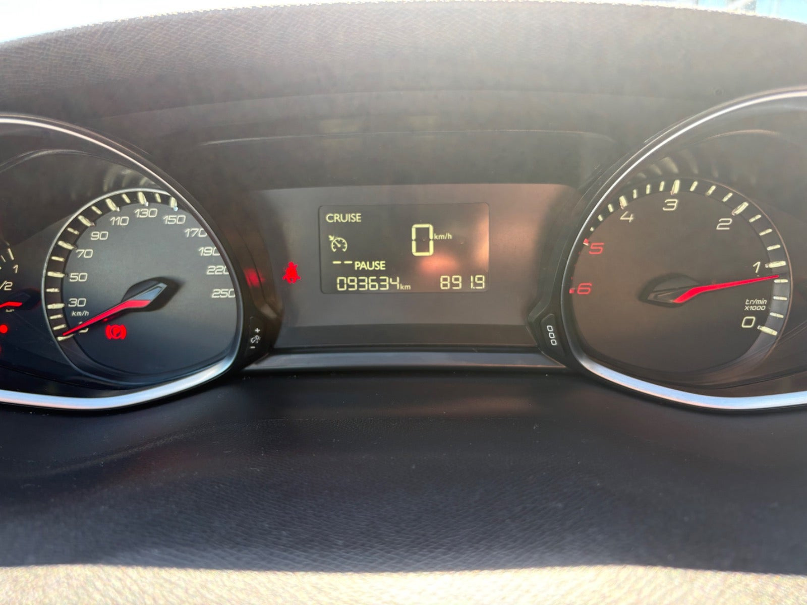 Sort Peugeot 308 fra 2016