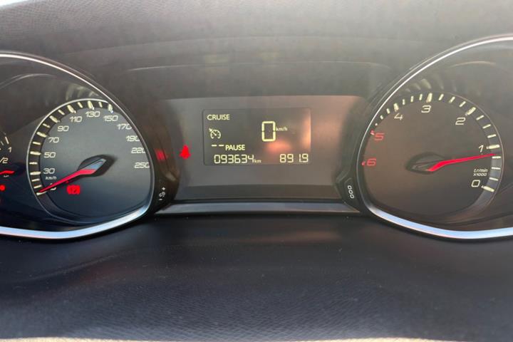 Sort Peugeot 308 fra 2016