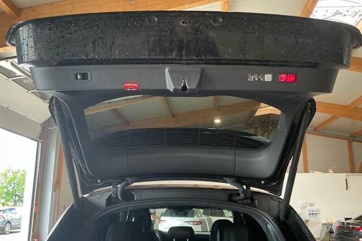 Sort Mercedes EQS450+ SUV fra 2023