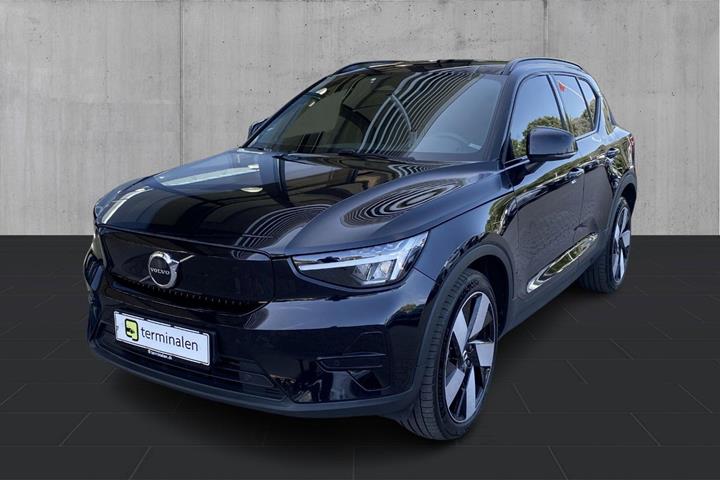 Sort Volvo XC40 fra 2023 set udefra