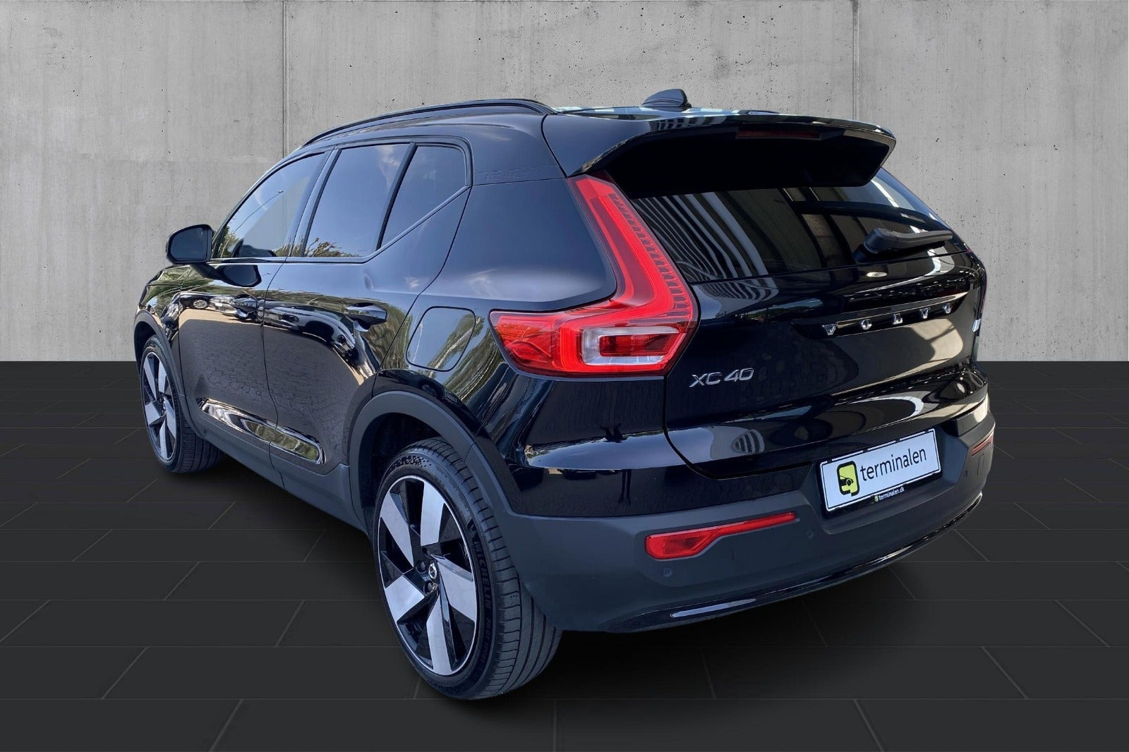 Sort Volvo XC40 fra 2023