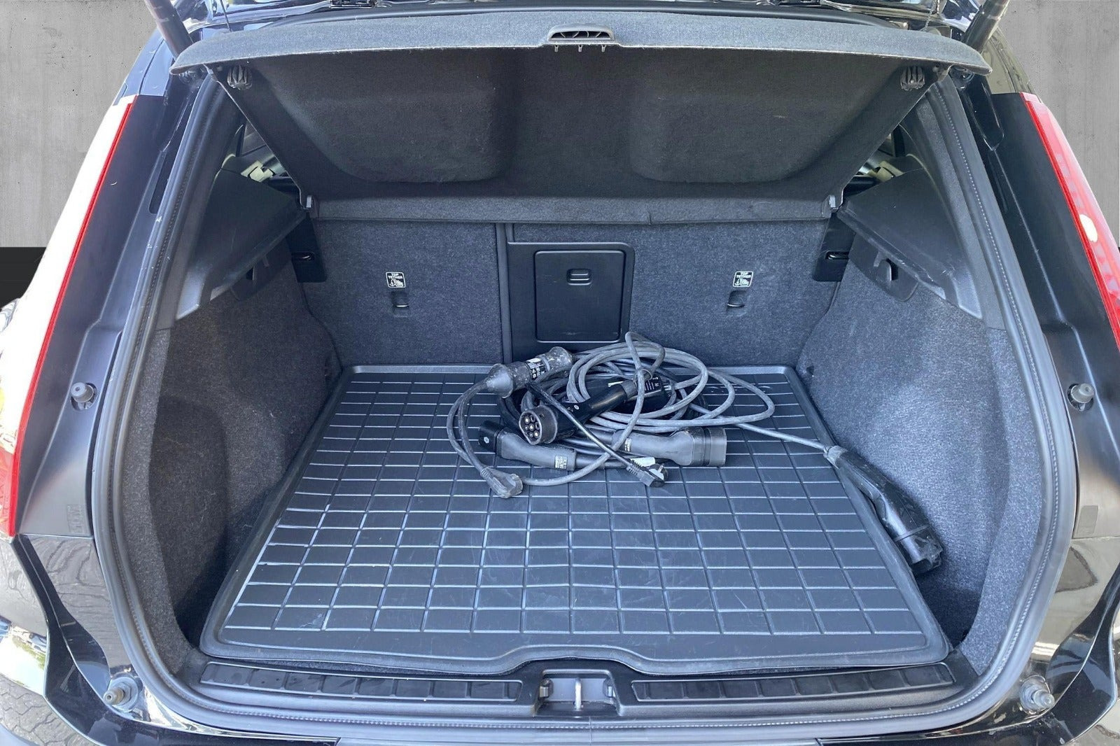 Sort Volvo XC40 fra 2023