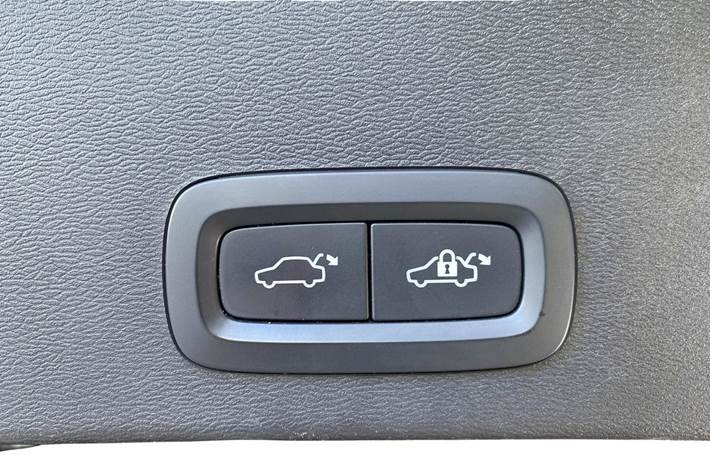 Sort Volvo XC40 fra 2023