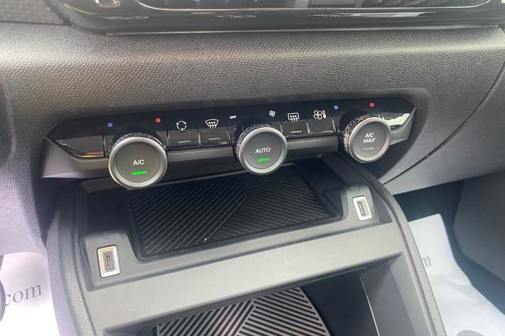 Sort Citroën ë-C4 X fra 2025