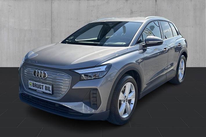 Grå Audi Q4 e-tron fra 2024 set udefra