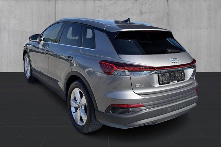 Grå Audi Q4 e-tron fra 2024