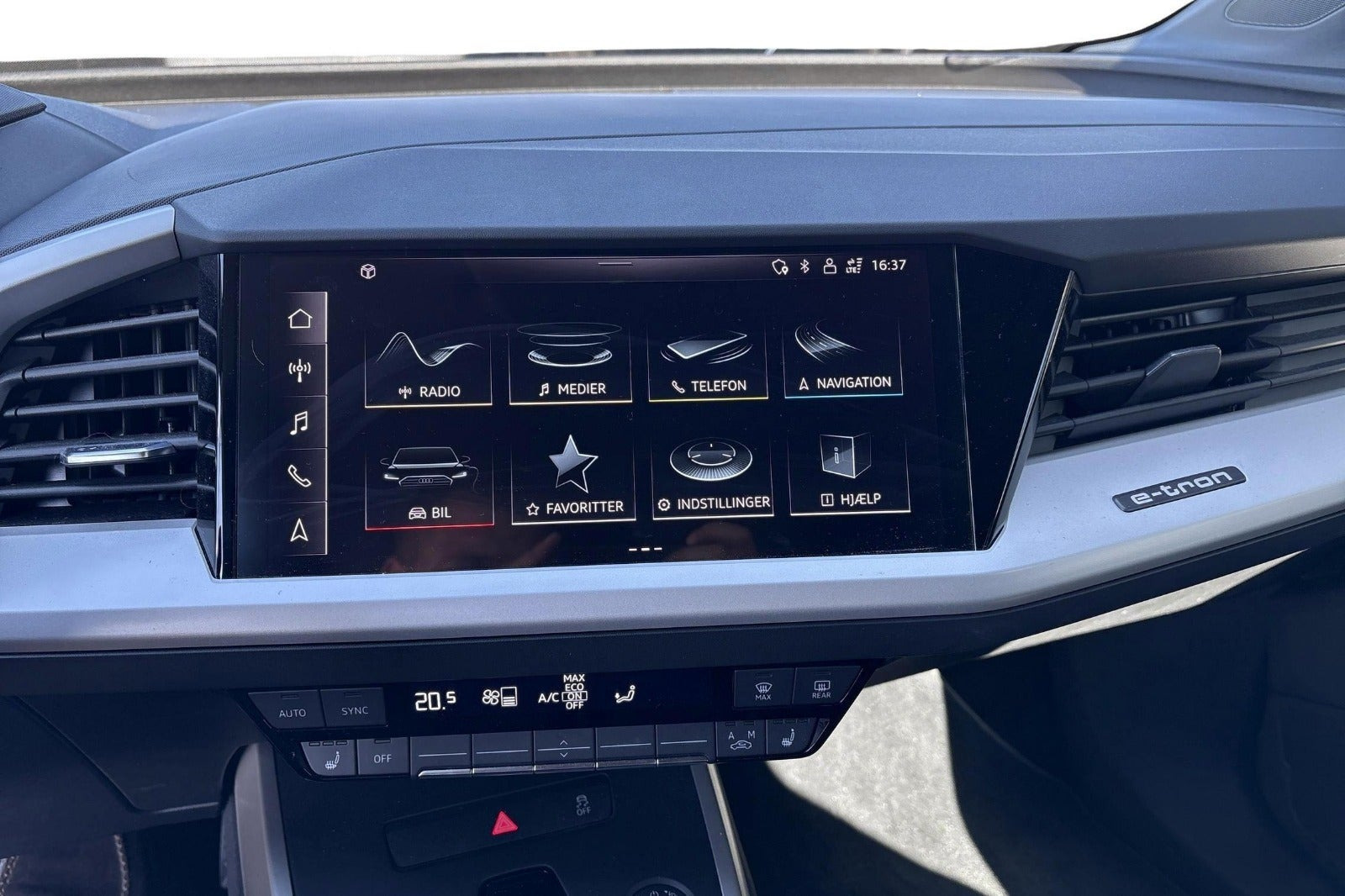 Grå Audi Q4 e-tron fra 2024