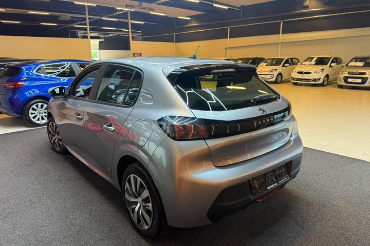 Sølv Peugeot 208 fra 2020