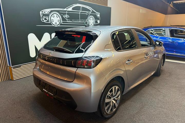 Sølv Peugeot 208 fra 2020