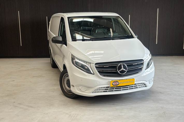 Hvid Mercedes Vito 119 fra 2022