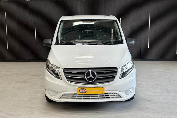 Hvid Mercedes Vito 119 fra 2022