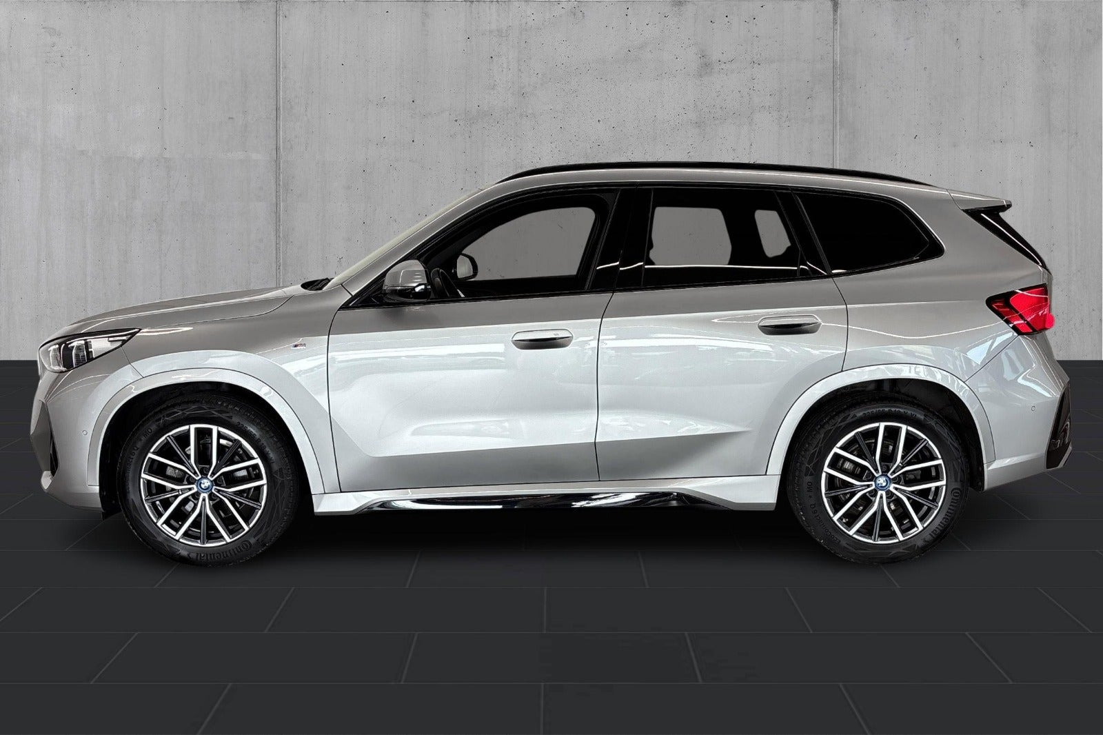 Sølv BMW iX1 fra 2024