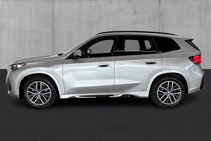 Sølv BMW iX1 fra 2024