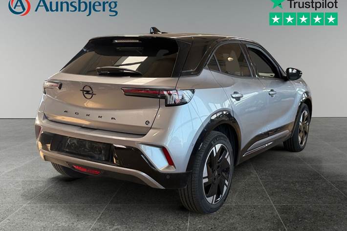 Grå Opel Mokka-e fra 2025