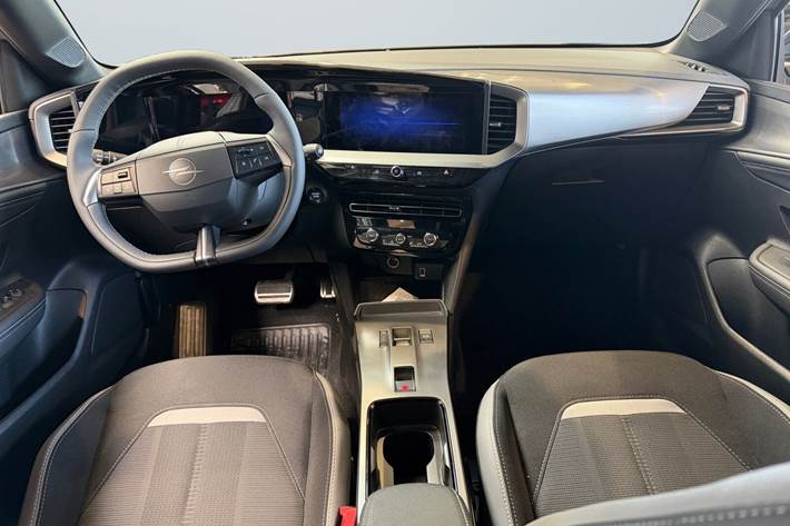 Grå Opel Mokka-e fra 2025