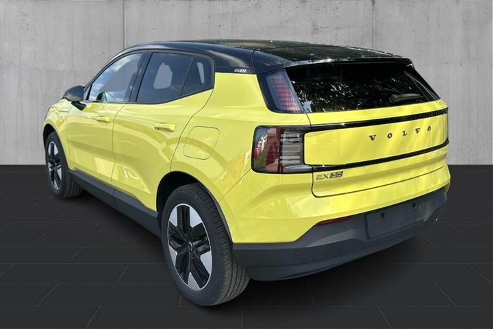 Gul Volvo EX30 fra 2024