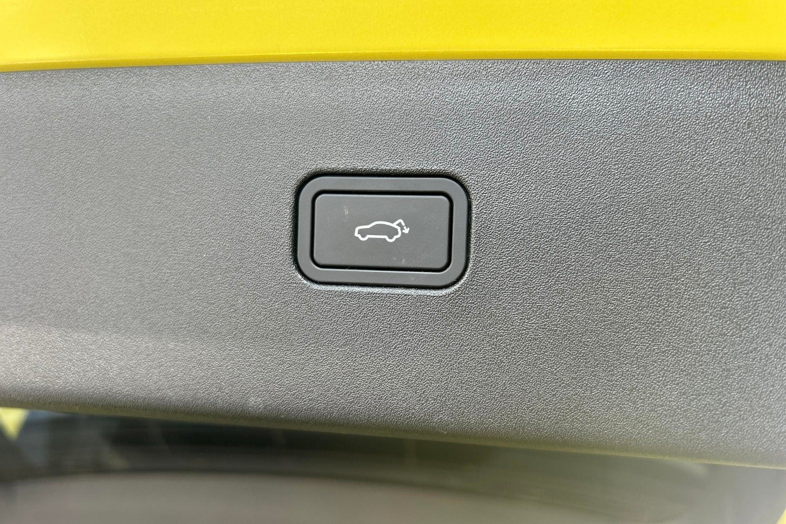 Gul Volvo EX30 fra 2024