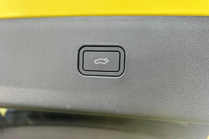 Gul Volvo EX30 fra 2024