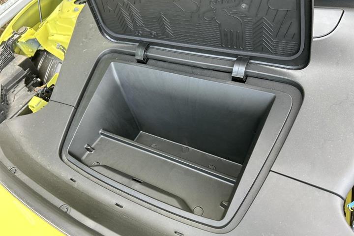 Gul Volvo EX30 fra 2024