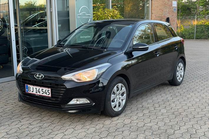 Sort Hyundai i20 fra 2016