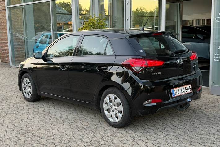 Sort Hyundai i20 fra 2016