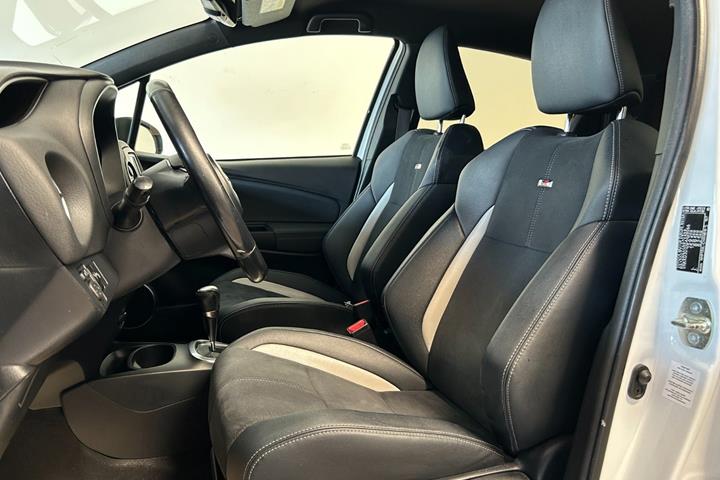 Sort Toyota Yaris fra 2019