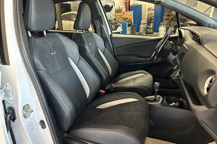 Sort Toyota Yaris fra 2019