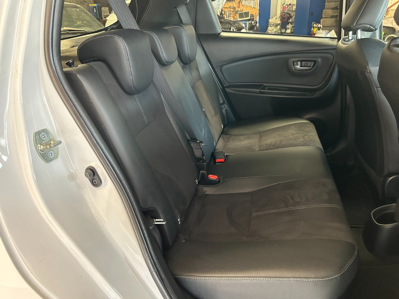 Sort Toyota Yaris fra 2019