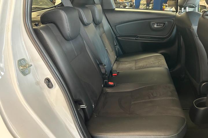 Sort Toyota Yaris fra 2019
