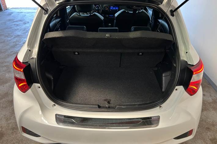 Sort Toyota Yaris fra 2019