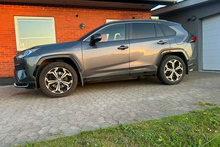 undefined Toyota RAV4 Plug in fra 2020
