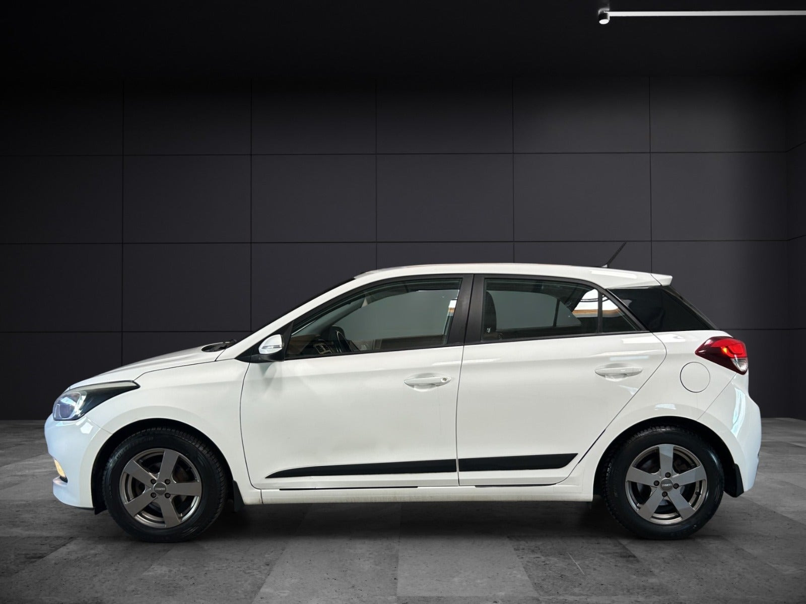 Hvid Hyundai i20 fra 2015