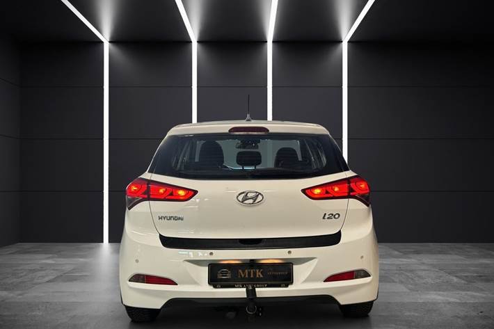Hvid Hyundai i20 fra 2015